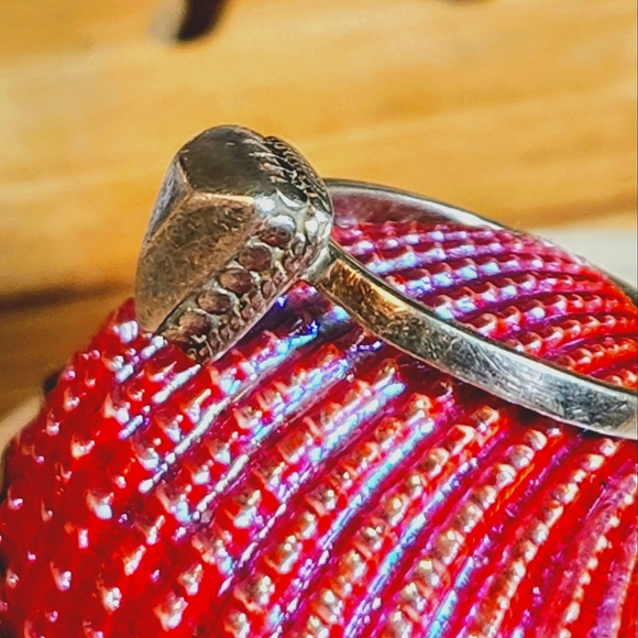 Esquisite, Triangle-Shaped Sterling Silver Ring Signed Anna Beck On The Back. - Picture 4 of 6